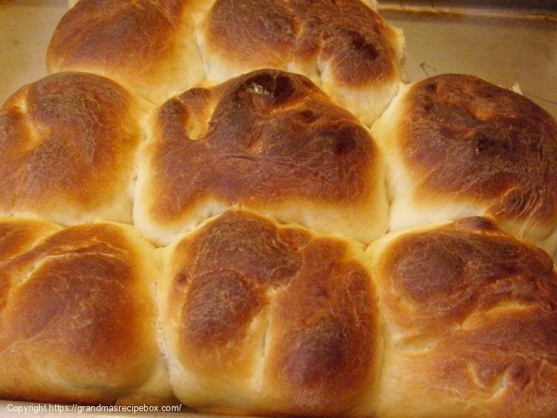 Easy Sunday Dinner Rolls